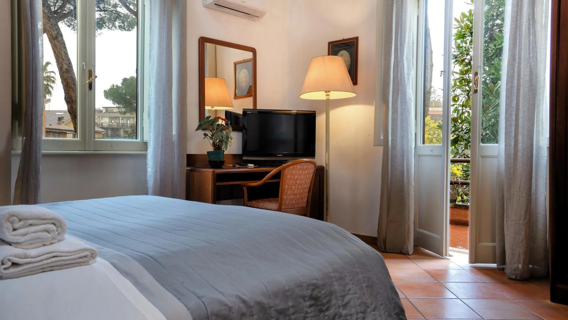 Comfort Rooms Villa Gaia Tor Vergata Rome 2*,  Italy
