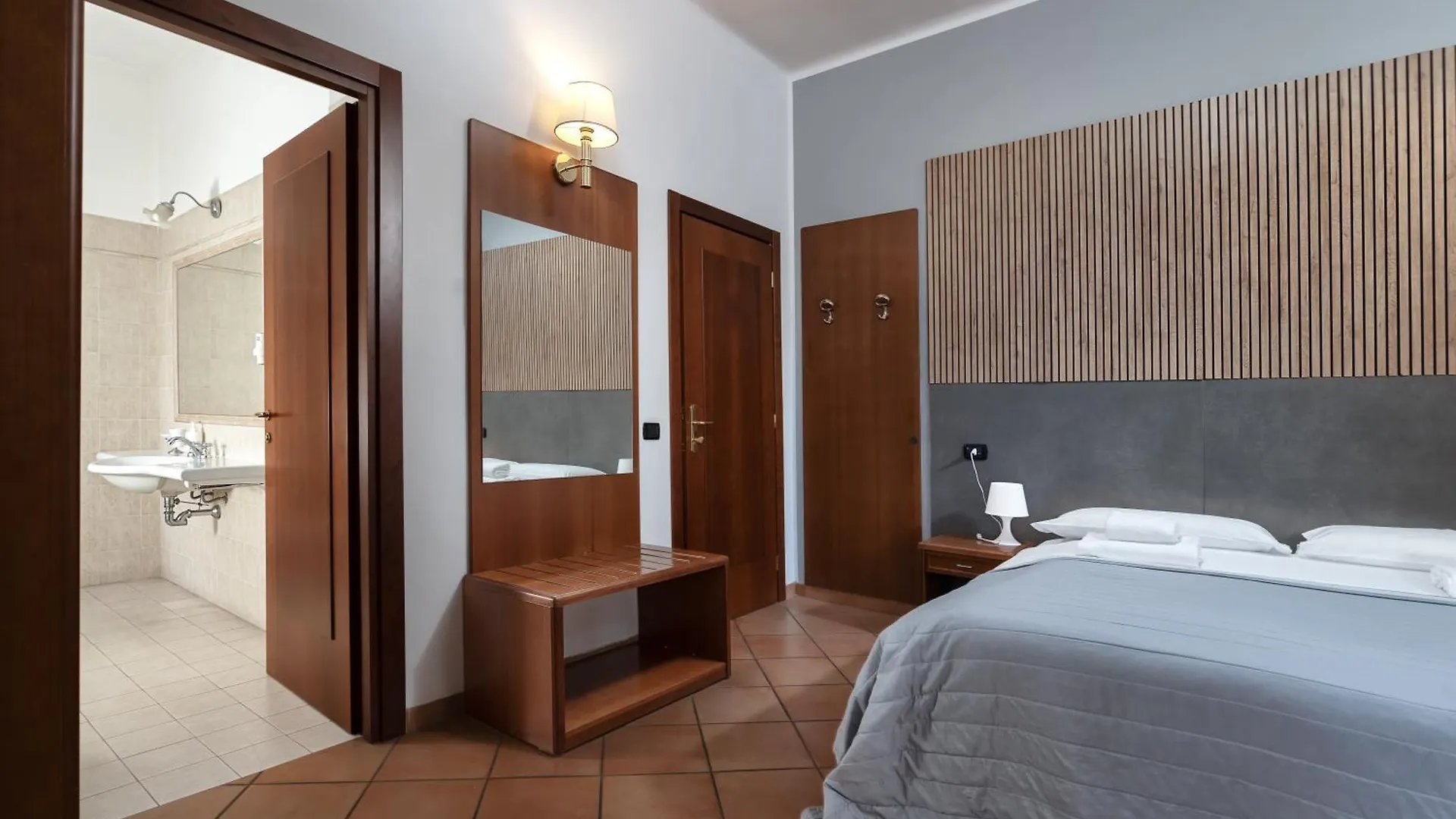 Comfort Rooms Villa Gaia Tor Vergata Rome 2*,